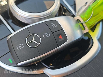2020 Mercedes-Benz C 300 Sedan - miniatura 8