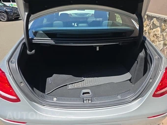 2020 Mercedes-Benz E 350 4MATIC Sedan – miniatura 20