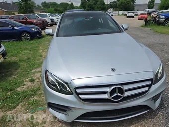 2020 Mercedes-Benz E 350 4MATIC Sedan - miniatura 2
