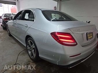 2020 Mercedes-Benz E 350 4MATIC Sedan - miniatura 2
