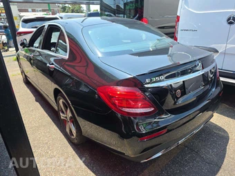 2020 Mercedes-Benz E 350 4MATIC Sedan - miniatura 2