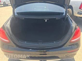 2020 Mercedes-Benz E 350 Sedan – miniatura 16