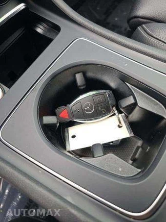 2020 Mercedes-Benz GLA 250 4MATIC – miniatura 9