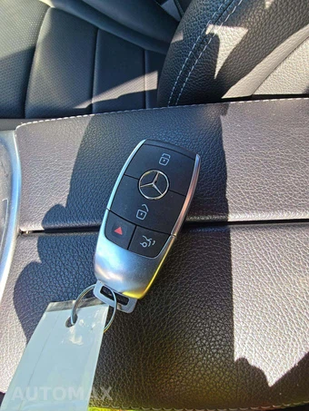2020 Mercedes-Benz GLC 300 4MATIC – miniatura 8