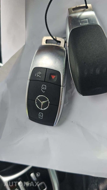 2020 Mercedes-Benz GLC 300 4MATIC - miniatura 18