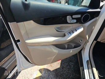 2020 Mercedes-Benz GLC 300 - miniatura 9
