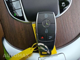 2020 Mercedes-Benz GLC 300 – miniatura 8