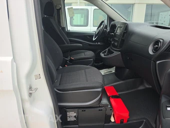 2020 Mercedes-Benz Metris Cargo Van 126.0" WB - miniatura 8