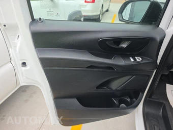 2020 Mercedes-Benz Metris Cargo Van 126.0" WB - miniatura 9