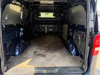 2020 Mercedes-Benz Metris Cargo Van 135.0" WB - miniatura 36
