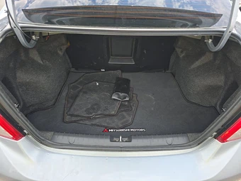 2020 Mitsubishi Mirage G4 SE - miniatura 16
