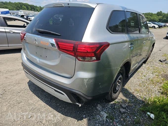 2020 Mitsubishi Outlander ES - miniatura 4