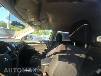 2020 Mitsubishi Outlander ES - miniatura 19