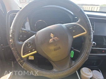 2020 Mitsubishi Outlander ES - miniatura 10