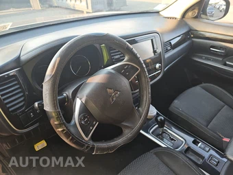 2020 Mitsubishi Outlander ES - miniatura 11