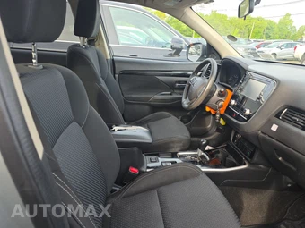 2020 Mitsubishi Outlander ES – miniatura 8