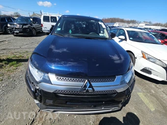 2020 Mitsubishi Outlander ES – miniatura 2