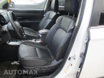 2020 Mitsubishi Outlander - miniatura 8