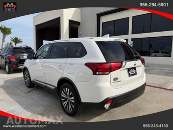 2020 Mitsubishi Outlander - miniatura 3