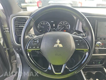 2020 Mitsubishi Outlander LE - miniatura 10