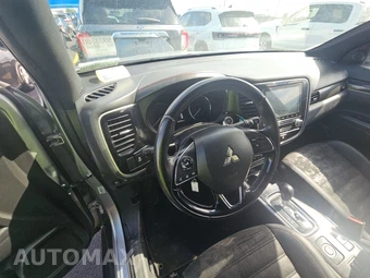 2020 Mitsubishi Outlander LE - miniatura 11