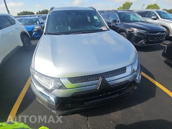2020 Mitsubishi Outlander LE - miniatura 2