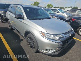 2020 Mitsubishi Outlander LE - miniatura 3