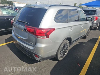 2020 Mitsubishi Outlander LE - miniatura 4