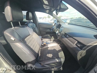 2020 Mitsubishi Outlander LE - miniatura 8