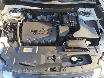 2020 Mitsubishi Outlander SE – miniatura 16