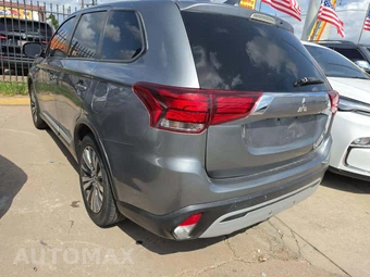 2020 Mitsubishi Outlander SE - miniatura 2