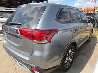 2020 Mitsubishi Outlander SE - miniatura 3