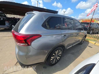2020 Mitsubishi Outlander SE - miniatura 4