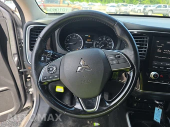 2020 Mitsubishi Outlander SE - miniatura 10