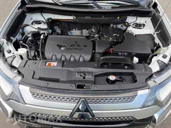 2020 Mitsubishi Outlander SE - miniatura 29