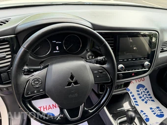 2020 Mitsubishi Outlander SE - miniatura 30