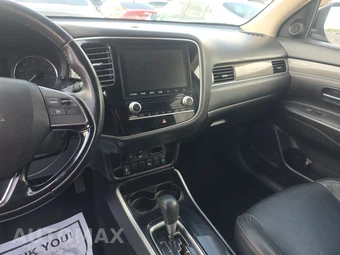 2020 Mitsubishi Outlander SEL - miniatura 11