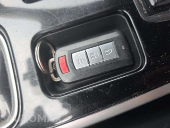 2020 Mitsubishi Outlander SEL - miniatura 8