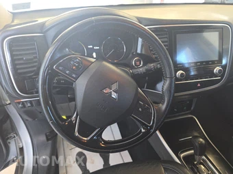 2020 Mitsubishi Outlander SEL - miniatura 10