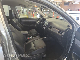 2020 Mitsubishi Outlander SEL - miniatura 8