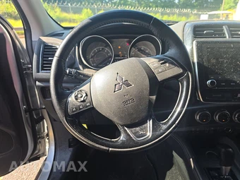2020 Mitsubishi Outlander Sport SE – miniatura 10