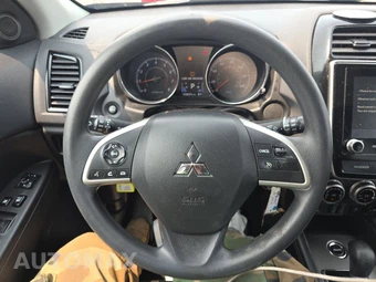 2020 Mitsubishi Outlander Sport SE - miniatura 10