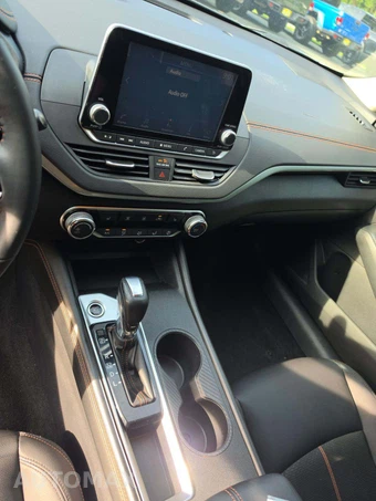 2020 Nissan Altima SR - miniatura 10