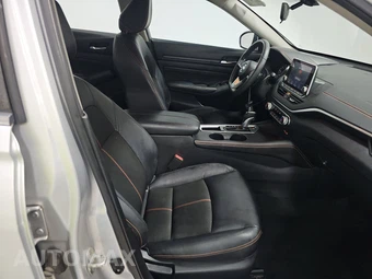 2020 Nissan Altima SR – miniatura 8