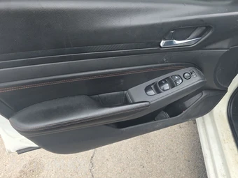2020 Nissan Altima SR - miniatura 9