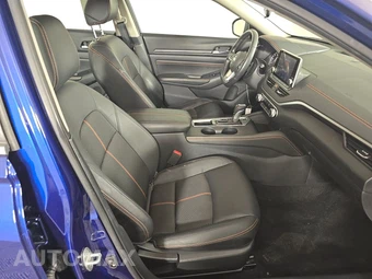 2020 Nissan Altima SR – miniatura 8