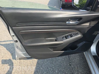 2020 Nissan Altima SR – miniatura 9