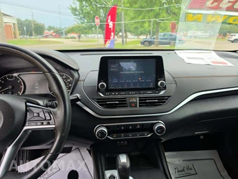 2020 Nissan Altima SR - miniatura 7