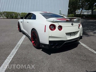 2020 Nissan GT-R Premium - miniatura 2