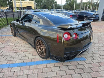 2020 Nissan GT-R Premium - miniatura 2